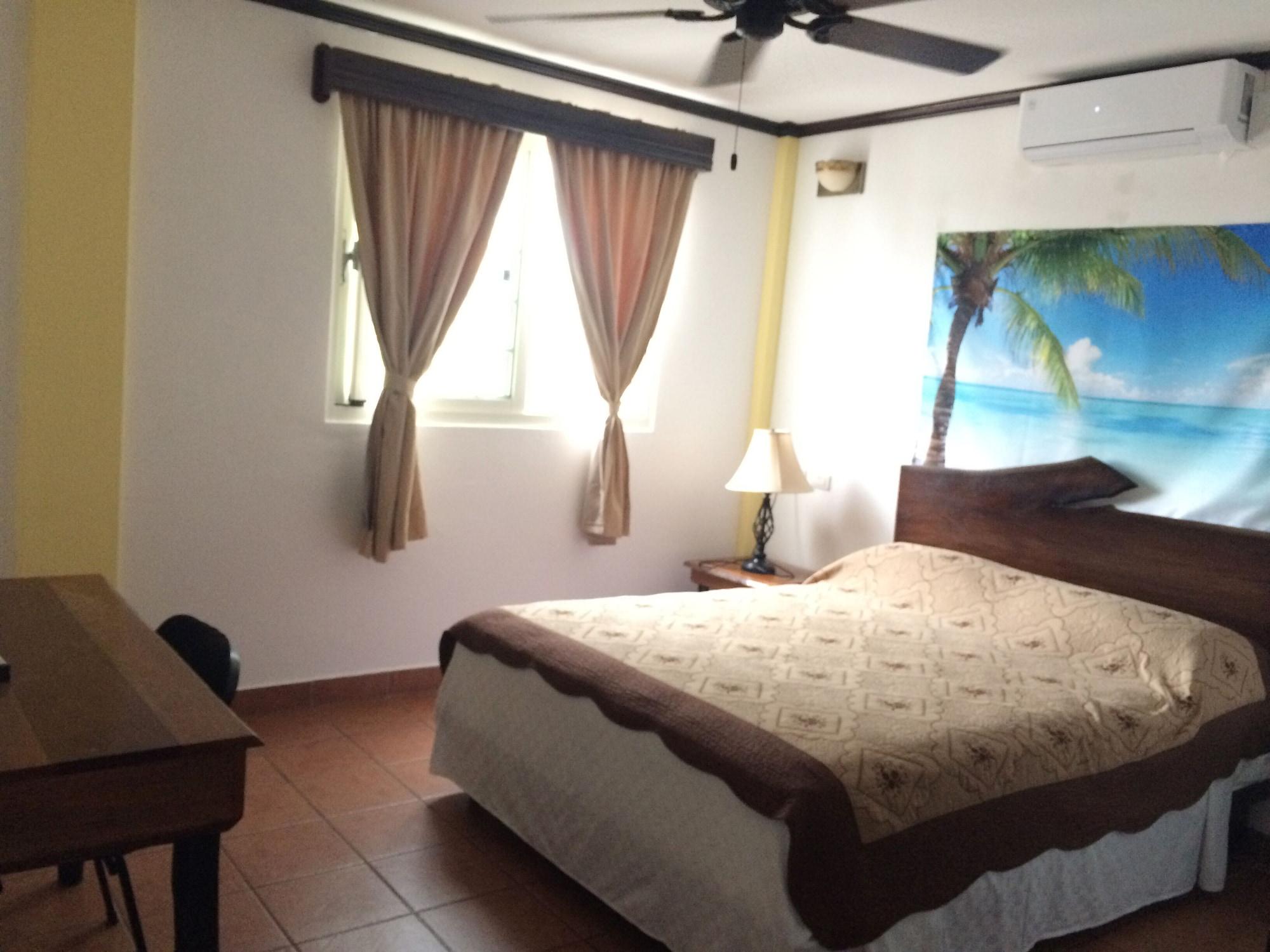 Easy Inn Hotel Belize City Exteriör bild