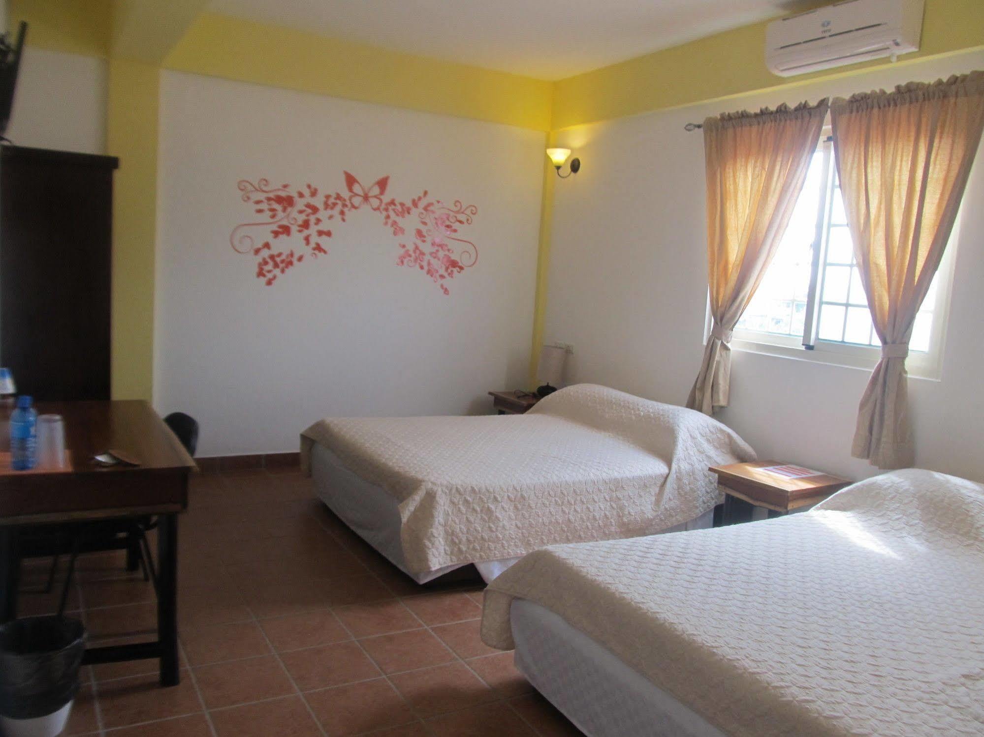 Easy Inn Hotel Belize City Exteriör bild