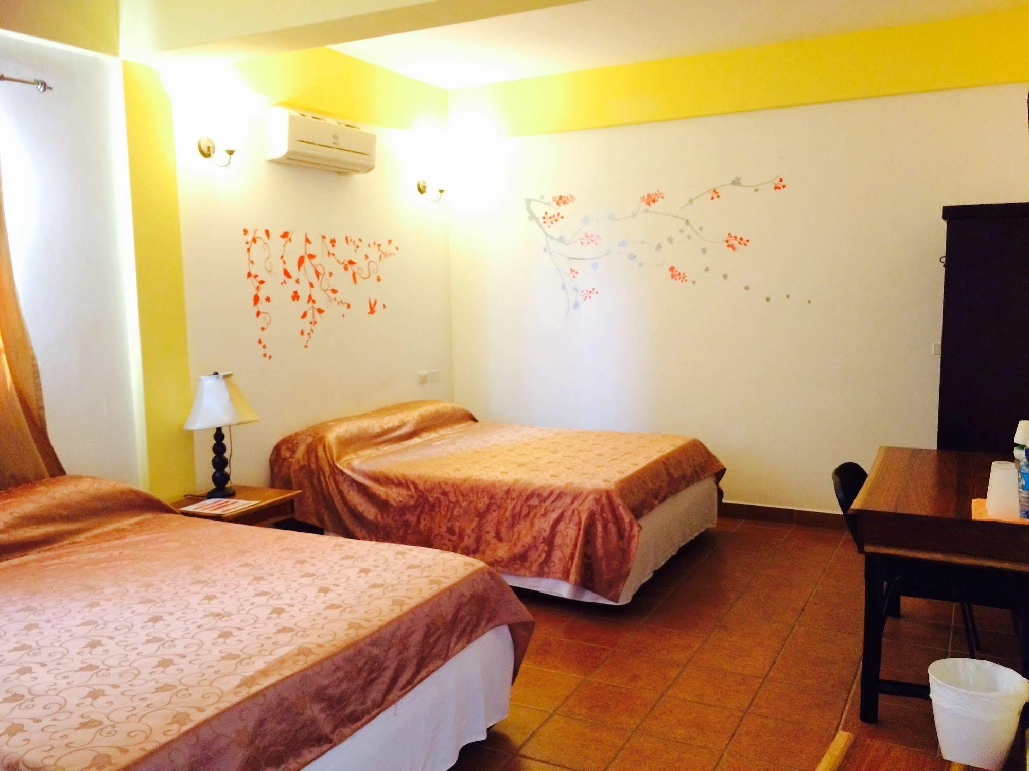 Easy Inn Hotel Belize City Exteriör bild