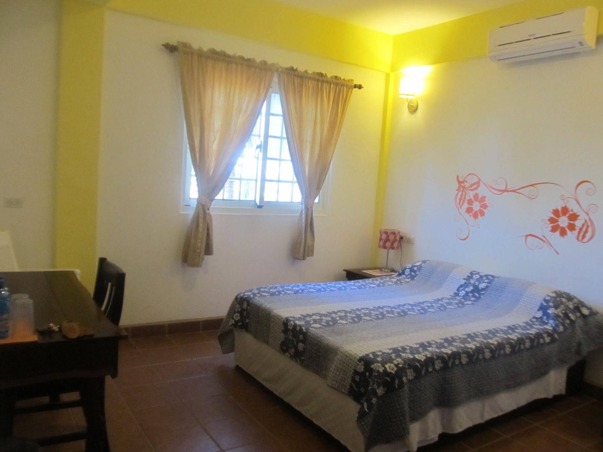 Easy Inn Hotel Belize City Exteriör bild