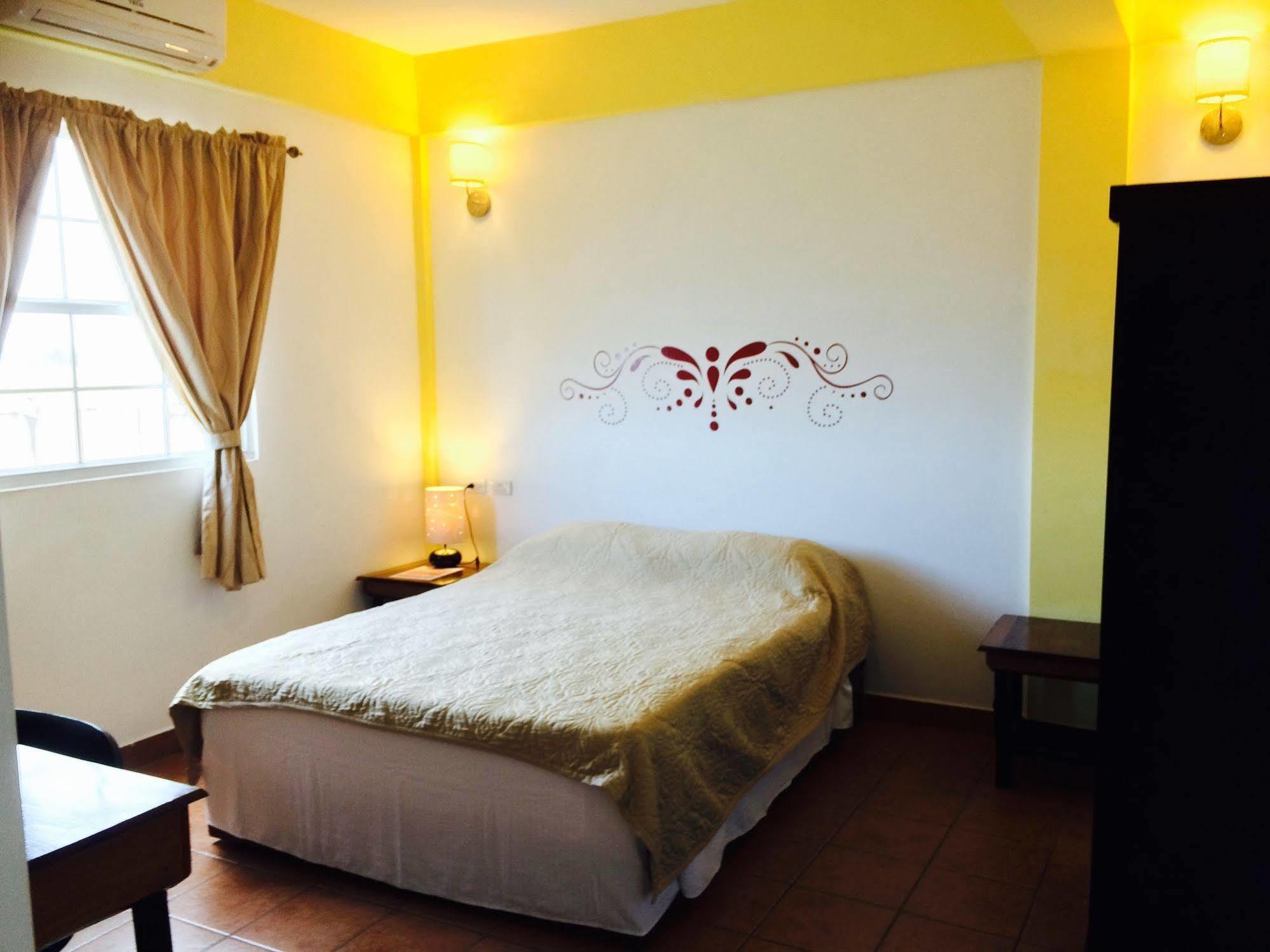 Easy Inn Hotel Belize City Exteriör bild